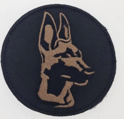 סמל עגול ראש של כלב חום